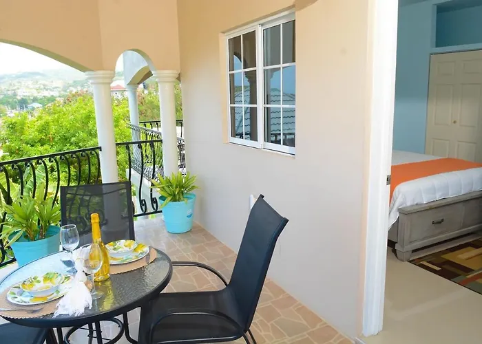 Modern Winter Retreat With Seaview Balcony & Wifi & Ac Runaway Bay