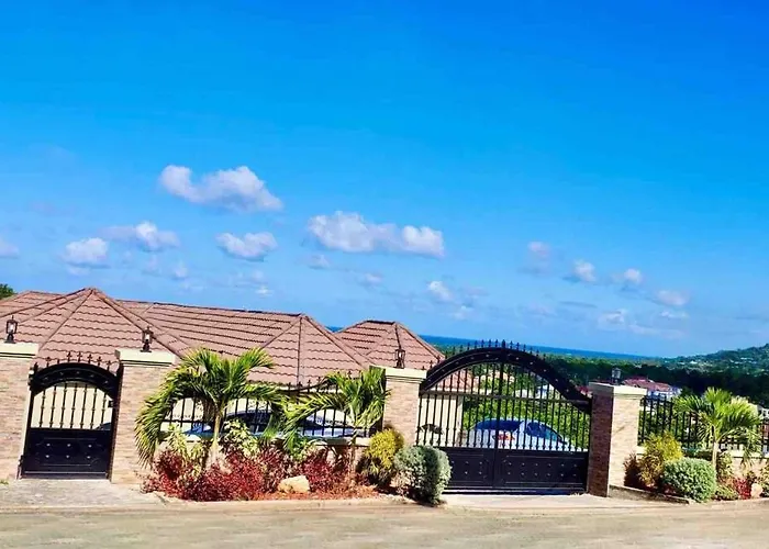 Modern Winter Retreat With Seaview Balcony & Wifi & Ac Apartment Runaway Bay