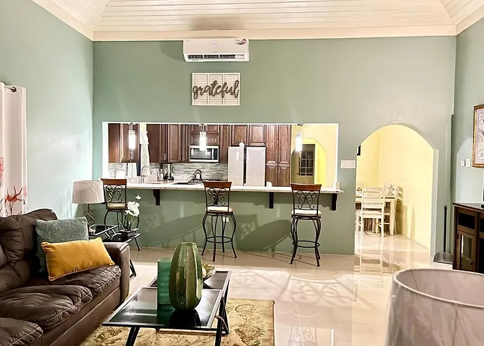 Modern Winter Retreat With Seaview Balcony & Wifi & Ac