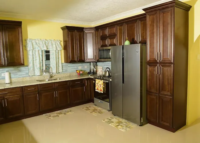 Modern Winter Retreat With Seaview Balcony & Wifi & Ac