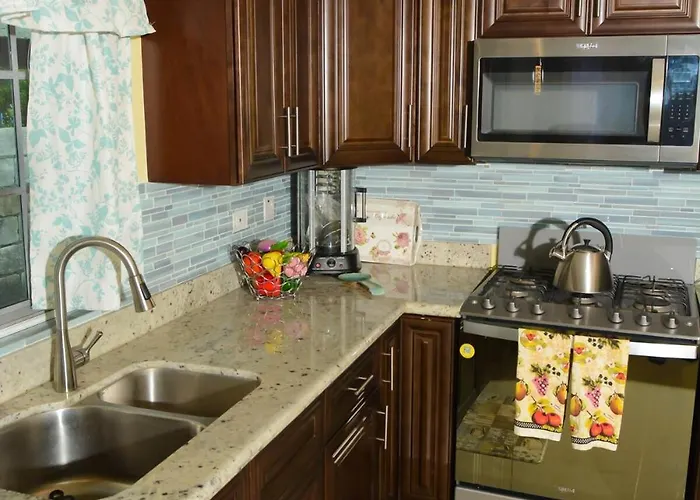 Modern Winter Retreat With Seaview Balcony & Wifi & Ac Runaway Bay