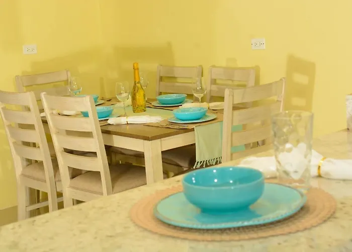 Modern Winter Retreat With Seaview Balcony & Wifi & Ac Apartment Runaway Bay