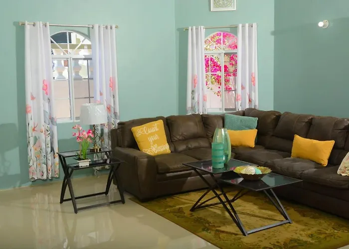 Modern Winter Retreat With Seaview Balcony & Wifi & Ac
