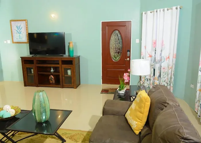 Apartment Modern Winter Retreat With Seaview Balcony & Wifi & Ac Runaway Bay