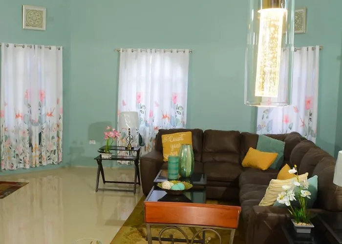 Modern Winter Retreat With Seaview Balcony & Wifi & Ac Runaway Bay