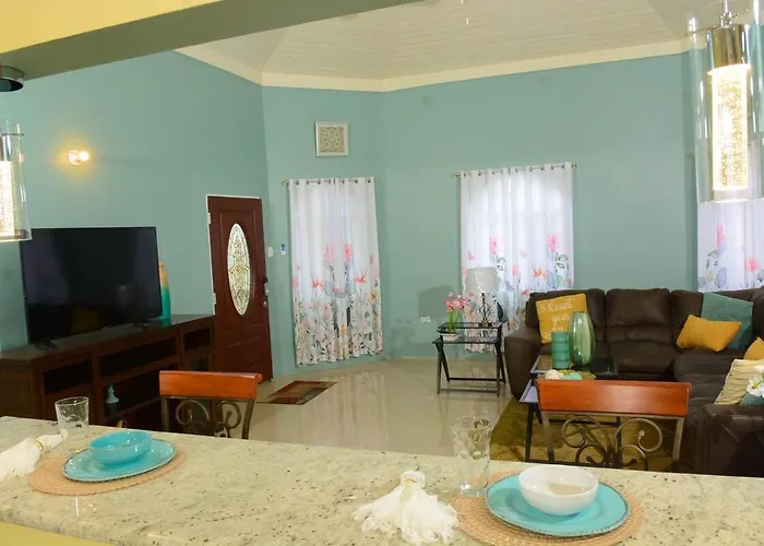 Modern Winter Retreat With Seaview Balcony & Wifi & Ac Runaway Bay