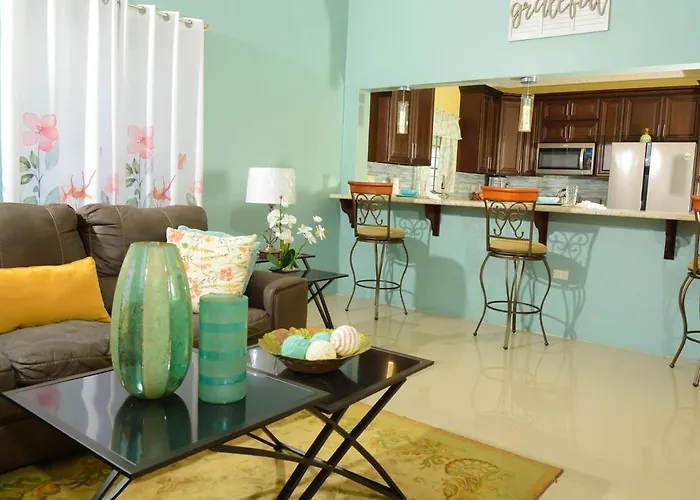 Modern Winter Retreat With Seaview Balcony & Wifi & Ac Apartment Runaway Bay