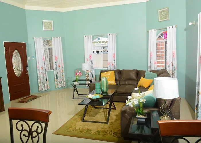 Modern Winter Retreat With Seaview Balcony & Wifi & Ac Runaway Bay
