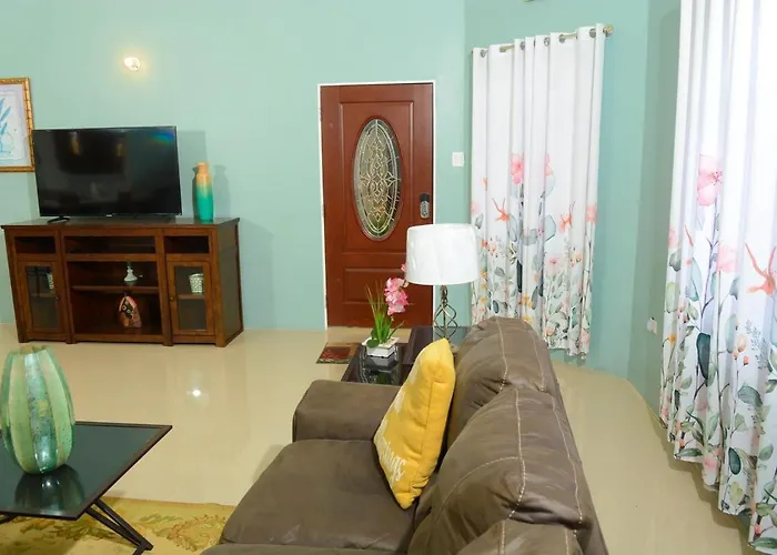 Modern Winter Retreat With Seaview Balcony & Wifi & Ac Apartment Runaway Bay