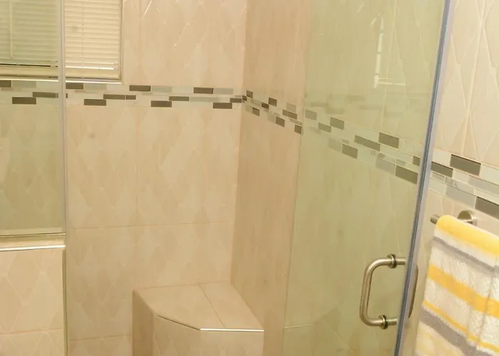 Apartment Modern Winter Retreat With Seaview Balcony & Wifi & Ac Runaway Bay