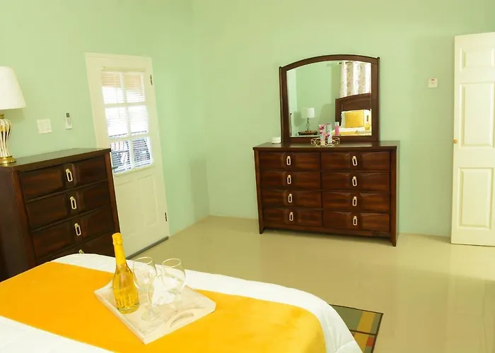 Modern Winter Retreat With Seaview Balcony & Wifi & Ac Runaway Bay