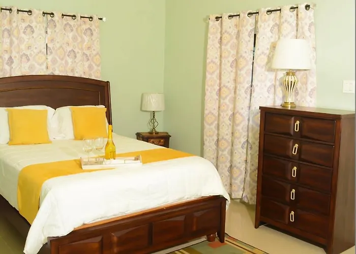 Modern Winter Retreat With Seaview Balcony & Wifi & Ac * Runaway Bay
